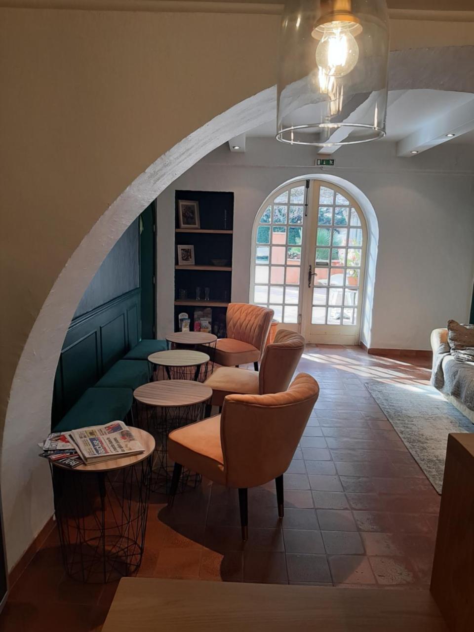 Logis Hotel Le Chene Vert Bollène Eksteriør billede